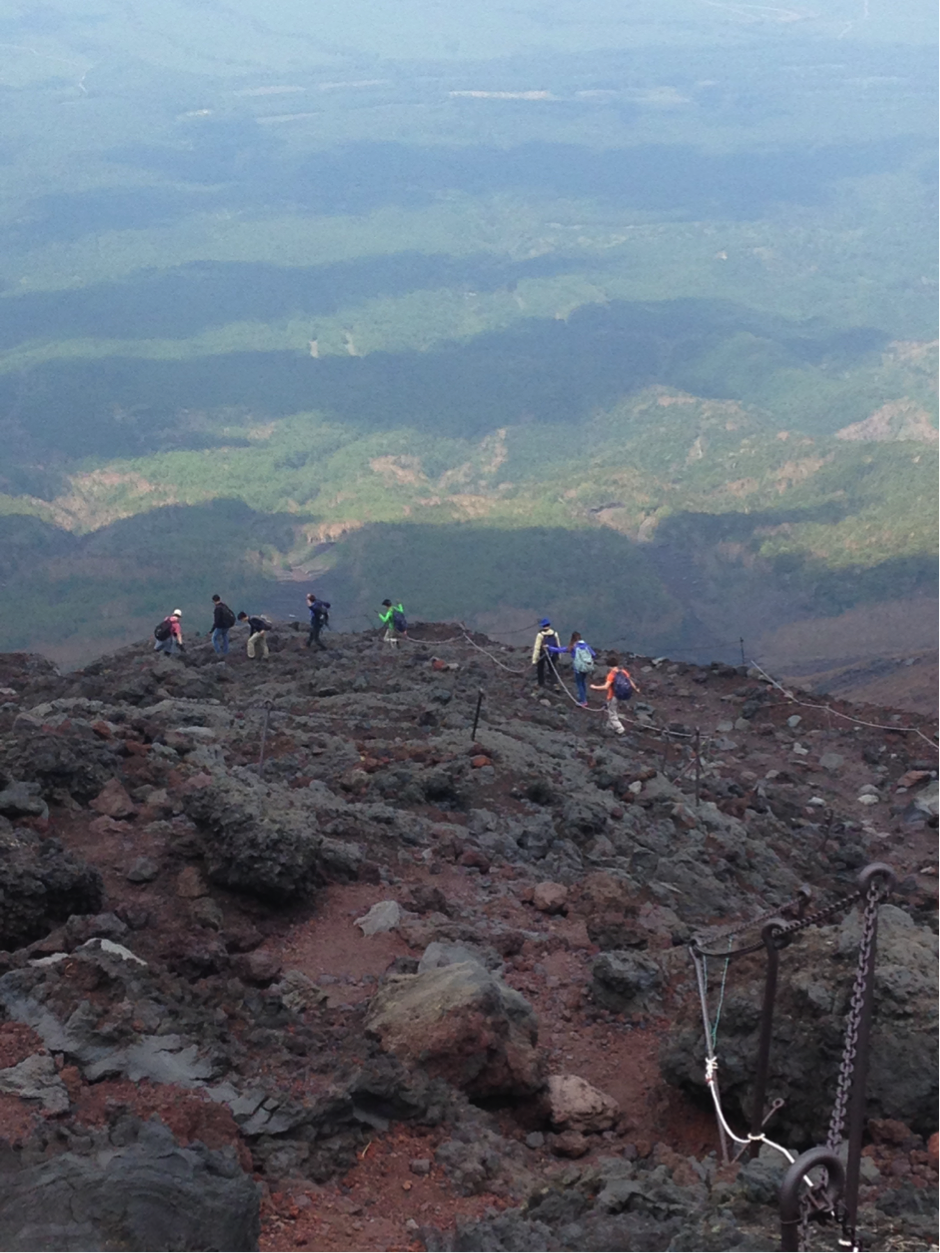 The long and steep descent to the valley below